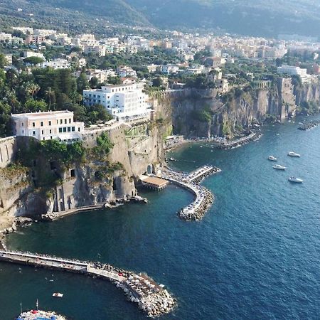 La quiete a un passo dal centro Sorrento Exterior foto