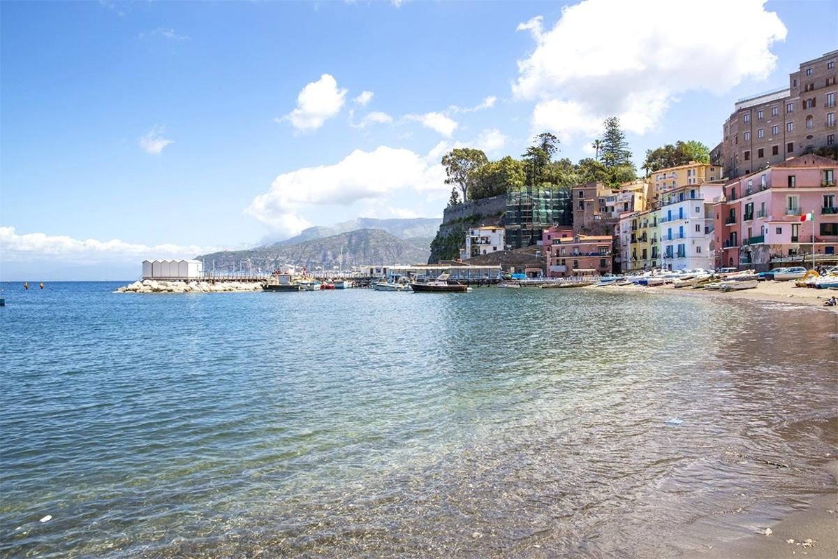 La quiete a un passo dal centro Sorrento Exterior foto